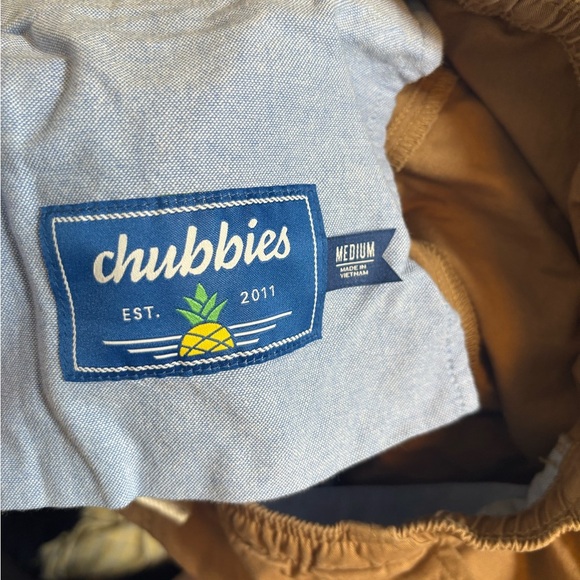 Chubbies Men's 7” Tan Shorts- Size Medium - Picture 5 of 5